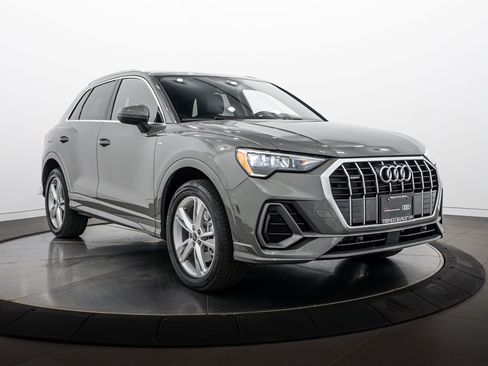 Used 2022 Audi Q3 2.0T Premium AWD/4WD image 2