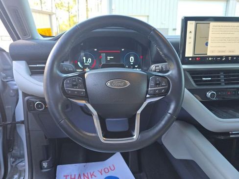 Used 2025 Ford Explorer Platinum w/ Ultimate Package image 9