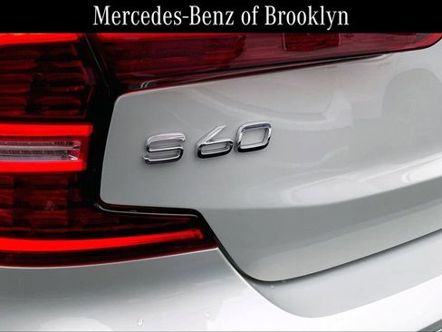 Used 2021 Volvo S60 T5 Momentum image 9