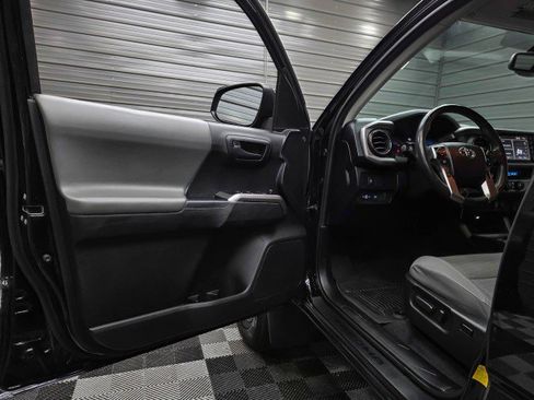 Used 2021 Toyota Tacoma SR5 AWD/4WD image 31