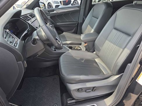 Used 2023 Volkswagen Tiguan SE R-Line image 9