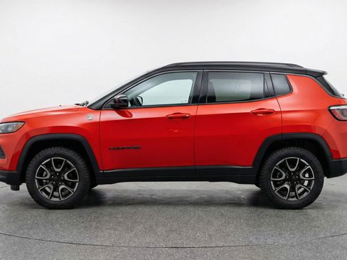 Used 2025 Jeep Compass Trailhawk AWD/4WD image 5