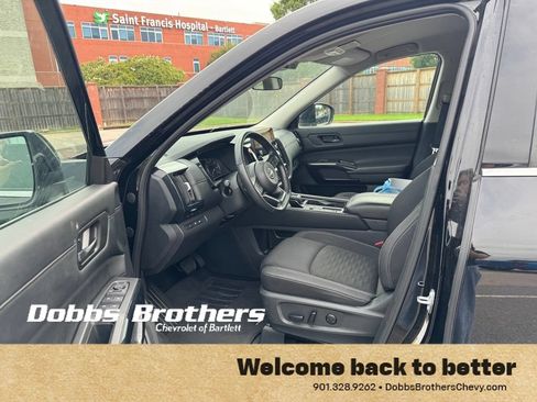 Used 2025 Nissan Pathfinder SV FWD image 10