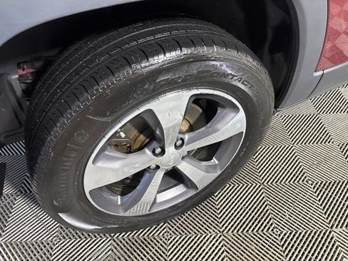 Used 2019 Jeep Cherokee Limited AWD/4WD image 7