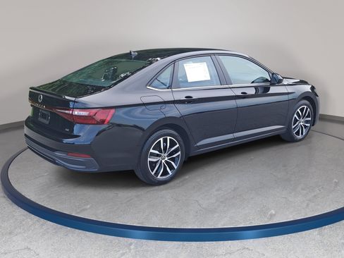Certified 2026 Volkswagen Jetta SE FWD image 5
