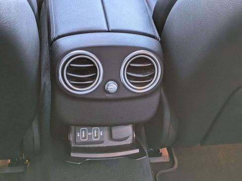 Used 2020 Mercedes-Benz C 300 4MATIC Sedan image 28