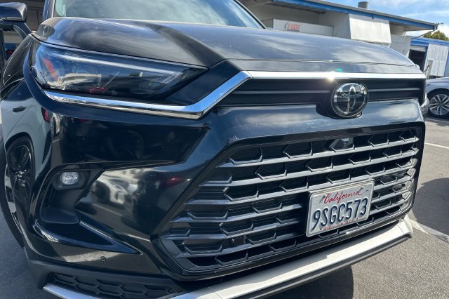 Used 2025 Toyota Grand Highlander AWD Hybrid image 3