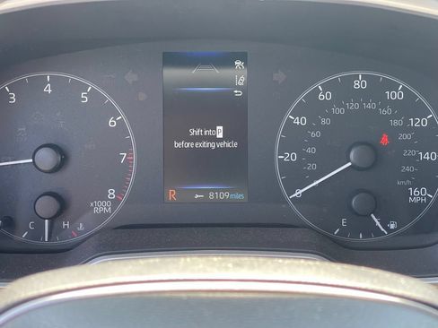 Used 2024 Toyota Corolla SE w/ SE Package FWD image 8