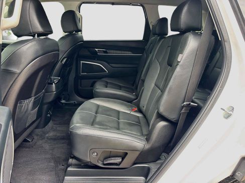 Used 2025 Kia Telluride EX w/ EX Captain's Chair Package FWD image 26