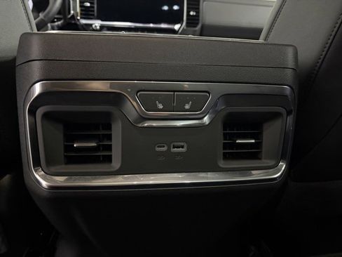 Used 2025 GMC Sierra 2500 SLT w/ SLT Premium Package image 22