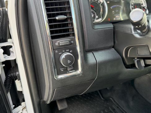 Used 2017 RAM 3500 Laramie AWD/4WD image 22