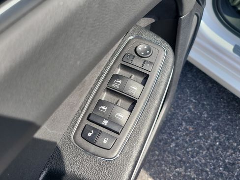 Used 2023 Chrysler 300 C RWD image 16