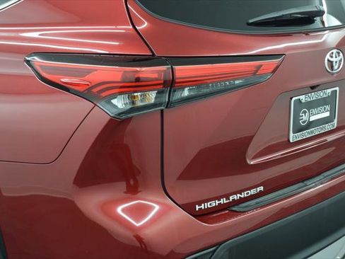 Certified 2023 Toyota Highlander XLE image 19
