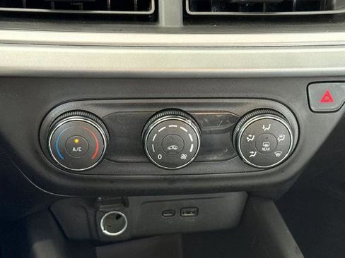 Used 2025 Chevrolet Trax LS FWD image 29