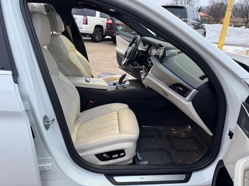 Used 2018 BMW 530e xDrive image 30