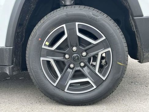 New 2026 Jeep Cherokee Laredo image 11