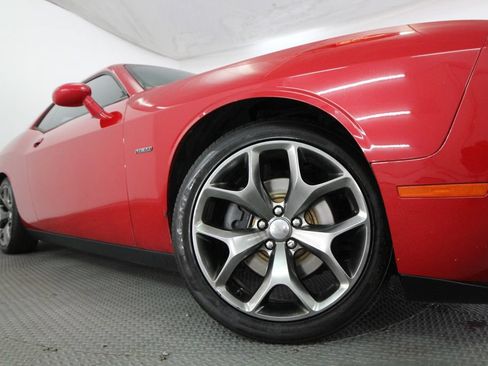 Used 2016 Dodge Challenger R/T w/ Driver Convenience Group RWD image 16