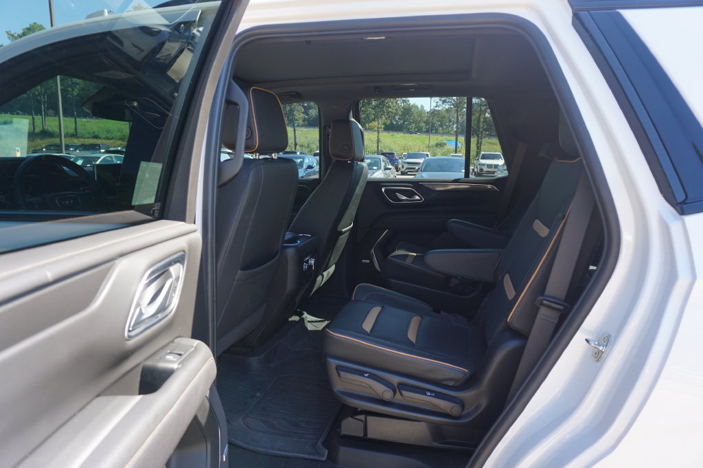Used 2024 GMC Yukon AT4 w/ AT4 Premium Plus Package AWD/4WD image 16