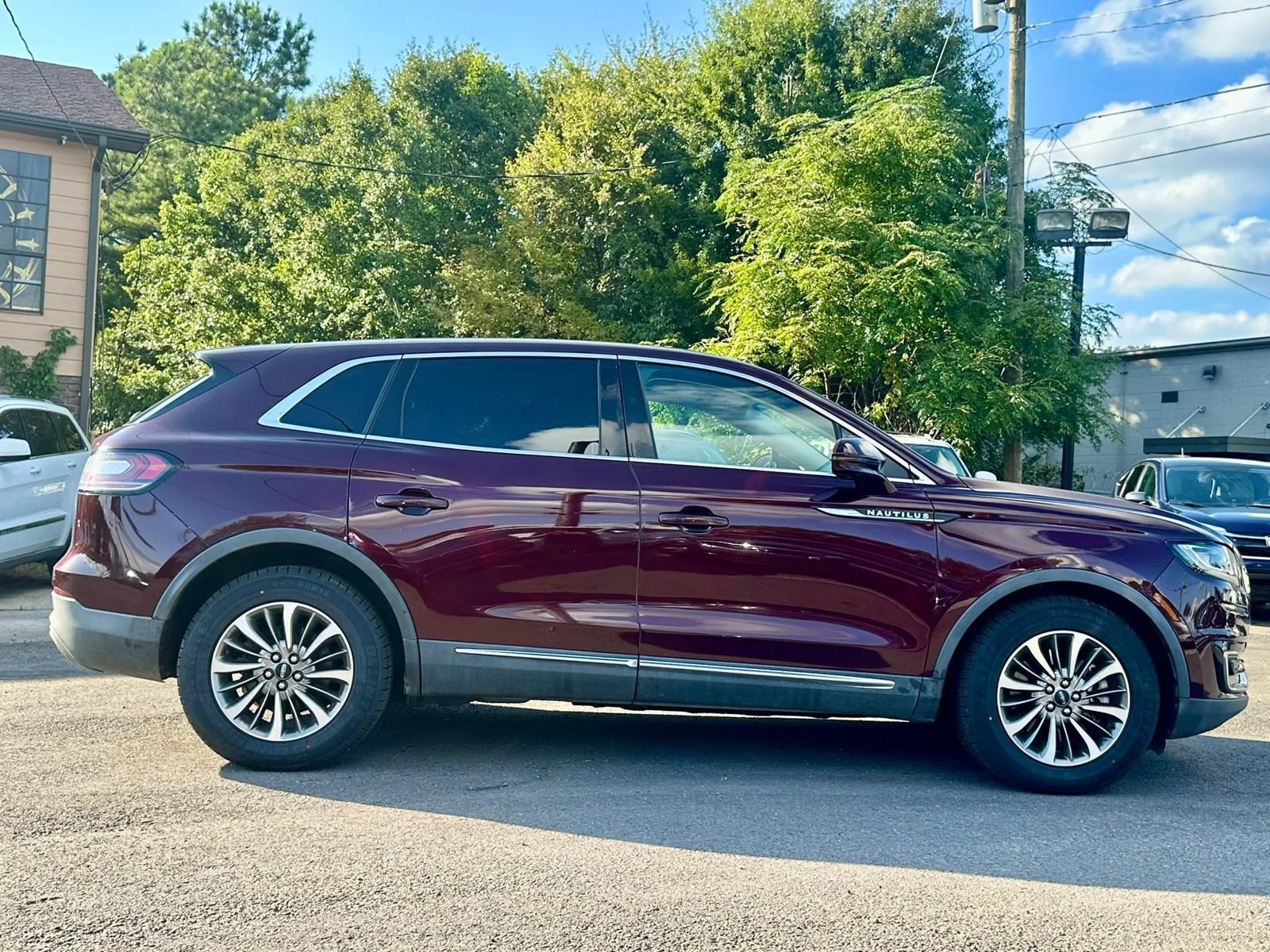 Used 2019 Lincoln Nautilus Select AWD/4WD image 2