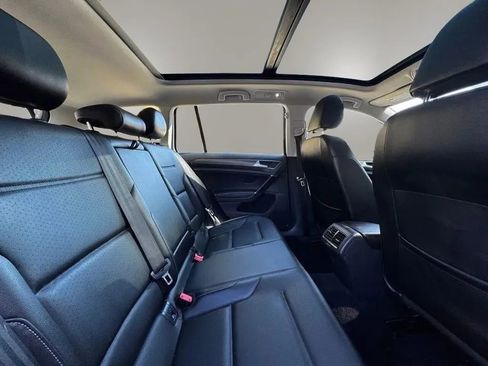 Used 2018 Volkswagen Golf SE FWD image 8