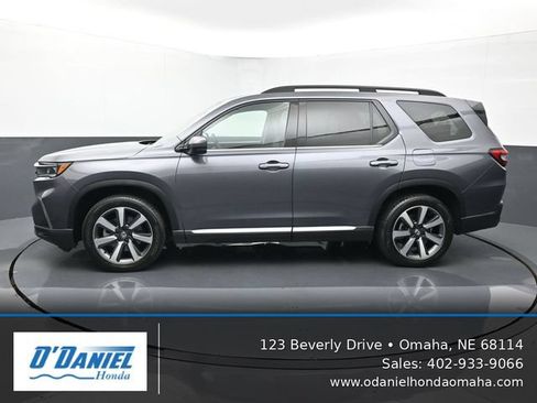 Used 2024 Honda Pilot Touring image 2