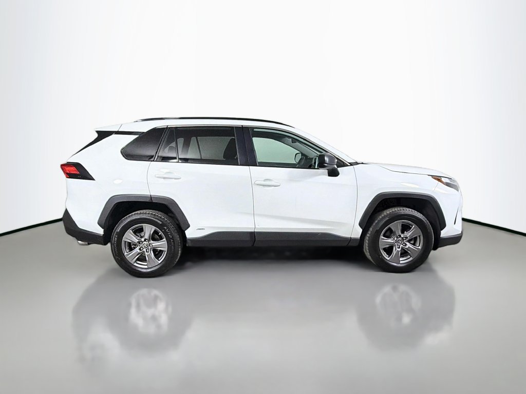 Used 2024 Toyota RAV4 LE AWD/4WD image 5