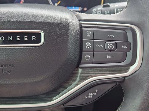 Used 2022 Jeep Wagoneer Series II AWD/4WD image 34