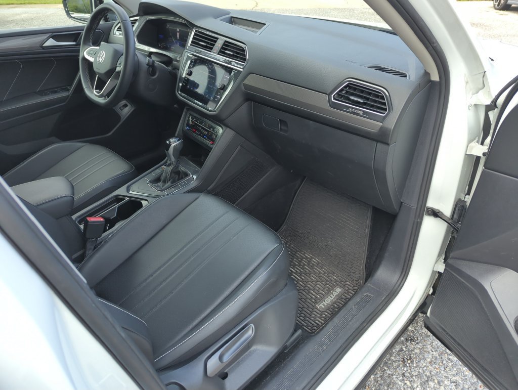 Used 2023 Volkswagen Tiguan SE FWD image 33
