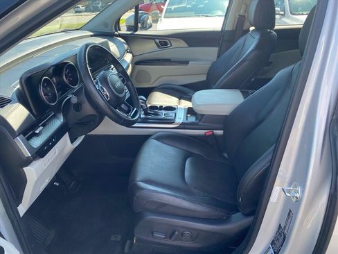 Certified 2022 Kia Carnival LX FWD image 10