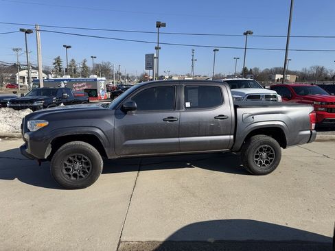 Used 2016 Toyota Tacoma SR w/ SR Convenience Package image 10