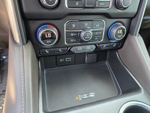Used 2022 Chevrolet Tahoe LT w/ LT Signature Plus Package RWD image 28