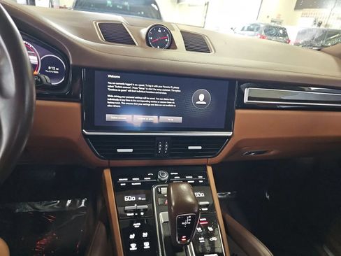 Used 2023 Porsche Cayenne Platinum Edition AWD/4WD image 5