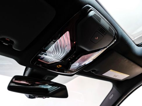 Used 2023 BMW 330i xDrive Sedan w/ M Sport Package image 33