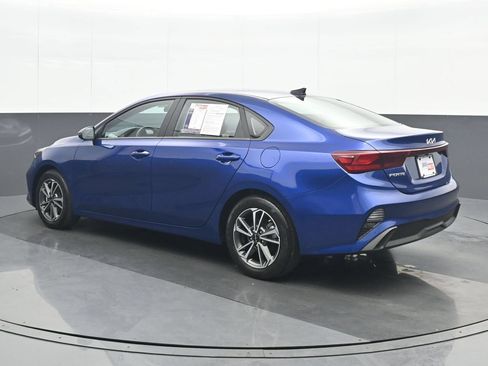 Used 2023 Kia Forte LXS w/ LXS Technology Package FWD image 4