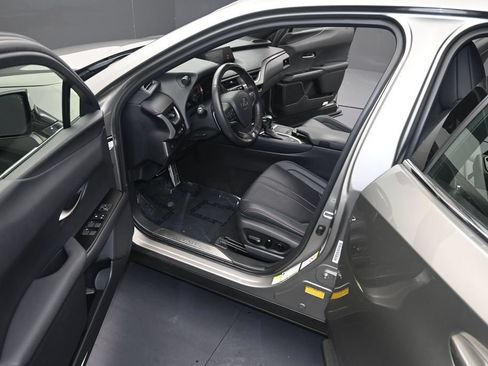 Used 2019 Lexus UX 200 F Sport w/ F Sport Premium Package FWD image 13