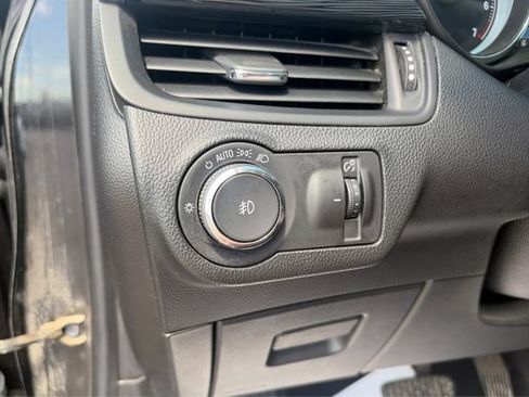 Used 2017 Buick Envision Essence FWD image 16