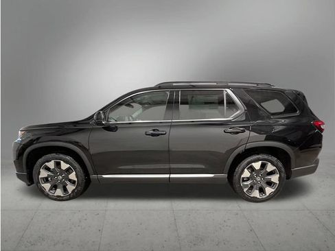 New 2026 Honda Pilot Touring image 2