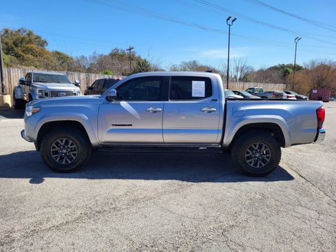 Used 2020 Toyota Tacoma SR5 w/ SR5 Appearance Package (SM) image 7