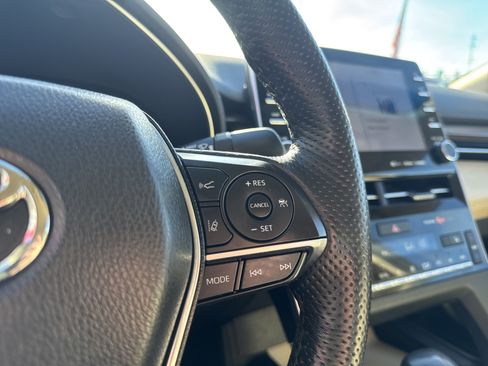 Used 2021 Toyota Avalon XLE image 19