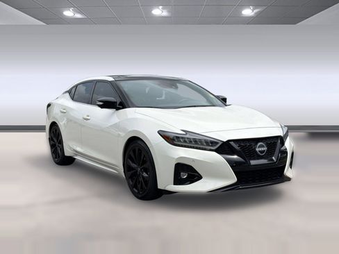 Used 2023 Nissan Maxima SR w/ Sport Mat Group FWD image 7