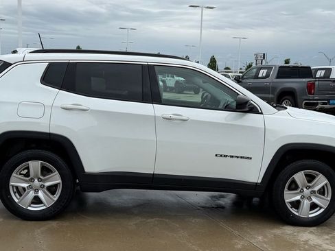 Used 2022 Jeep Compass Latitude AWD/4WD image 11