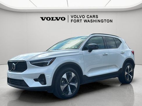 Certified 2026 Volvo XC40 B5 Plus AWD/4WD image 1
