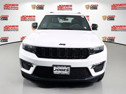 Certified 2025 Jeep Grand Cherokee Limited w/ Black Appearance Package image 12