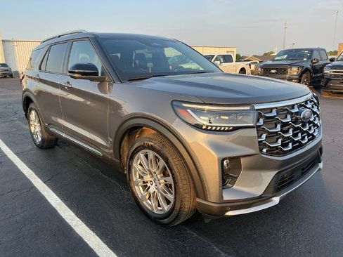 Certified 2025 Ford Explorer Platinum AWD/4WD image 3