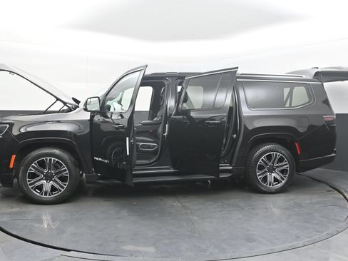 Used 2024 Jeep Wagoneer L Series II RWD image 42