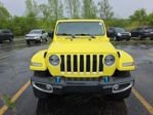 Used 2022 Jeep Wrangler Unlimited Sahara w/ Cold Weather Group AWD/4WD image 10