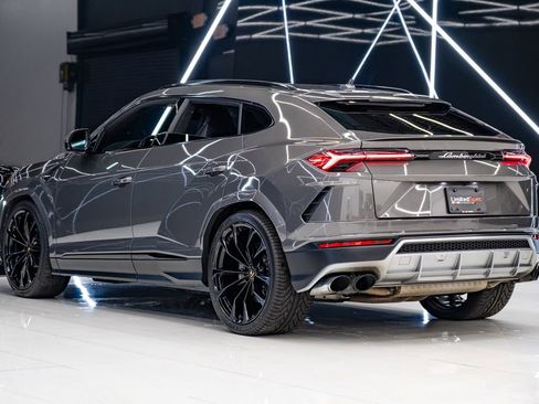 Used 2022 Lamborghini Urus AWD/4WD image 10
