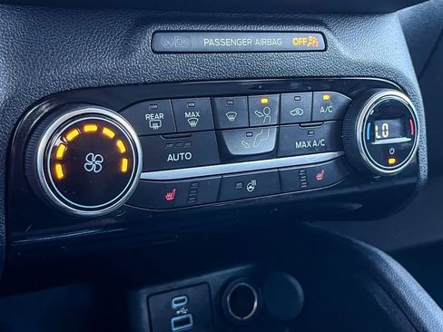 Used 2021 Ford Escape SE w/ SE Sport Appearance Package image 27