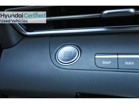 Certified 2025 Hyundai Elantra SEL image 29