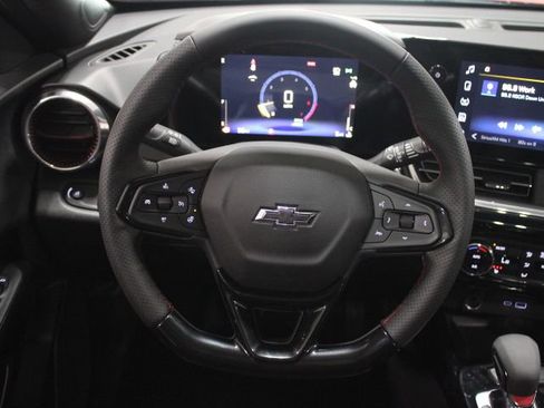 New 2026 Chevrolet Trax RS w/ Sunroof Package FWD image 32